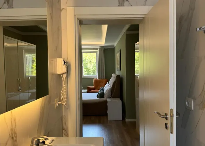Park 1 Hotel *