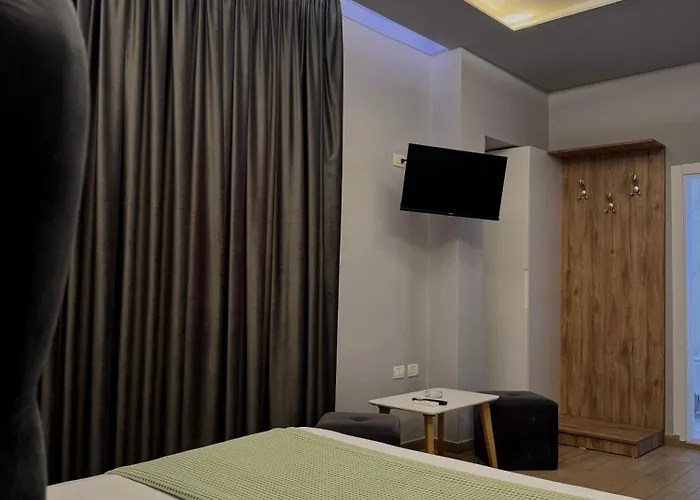 Park 1 * טיראנה